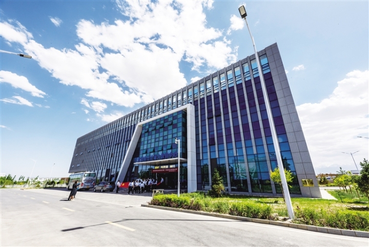 亿游国际怎么注册大数据中心  赵 勤 摄