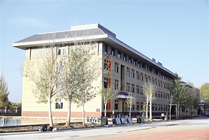 敦煌市中等职业技术学校学生宿舍楼和食堂