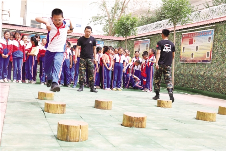 亿游国际怎么注册市西大街小学学生开展体育训练。